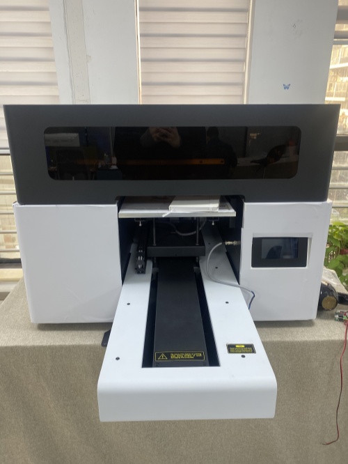 Impresora UV de cama plana con pequeño espacio ocupado soporta impresión plana e impresión en rollo