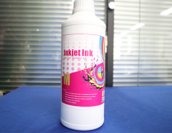 Tinta pigmentada a base agua de color CMYK y blanco con opción de color fluorescente
