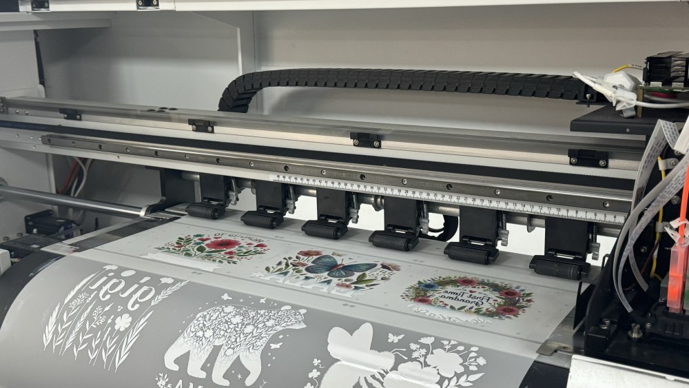 Large format TK1600 DTF printer, precise printing, supports high-quality pattern output on PET film